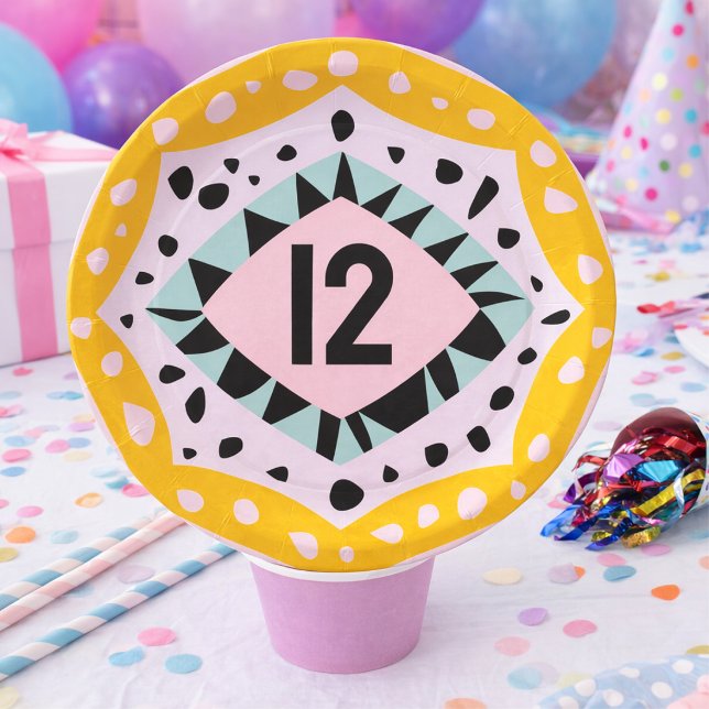 Farbige Geburtstagsjahr-Party  Pappteller (Party plates that pop. Bright colors, bold shapes, and your chosen age front and center.)