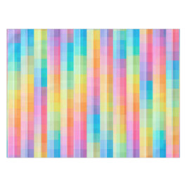 Farbige, geometrische Fliesen mit pastellfarbenen  Tischdecke