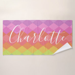Farbige geometrische Formen in rosa Personalisiert Badehandtuch