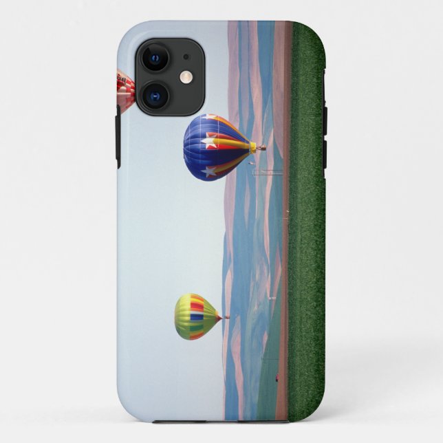 Farbige Heißluftballons schwimmen über Weizen Case-Mate iPhone Hülle (Rückseite)