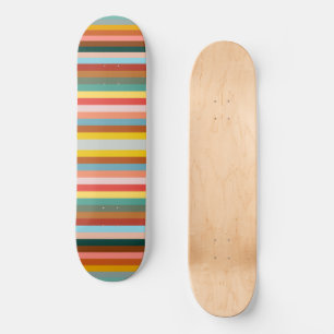 Farbige horizontale Retrostreifen Skateboard