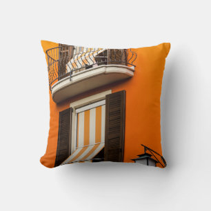 FARBIGE ITALIENISCHE FASSADE UND FENSTER KISSEN