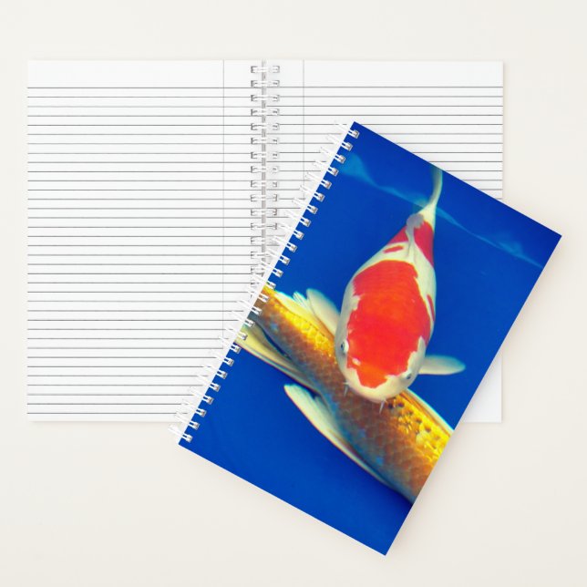 Farbige Koi im blauen Pool Notizbuch (Innen)