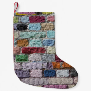 Farbige, lackierte Ziegelwand Textur Kleiner Weihnachtsstrumpf