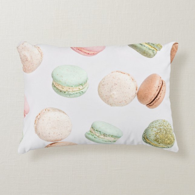 Farbige Macarons: Süßer fallender Muster. Dekokissen (Vorderseite)