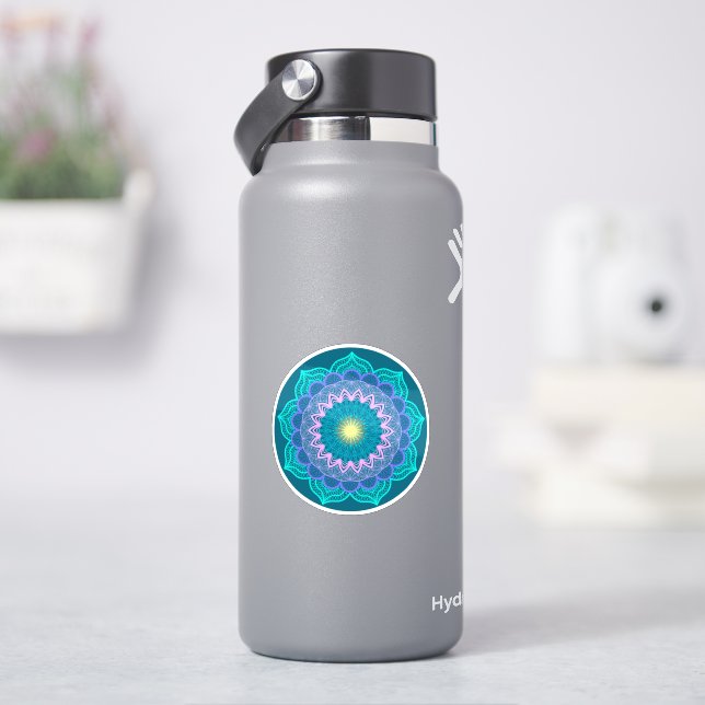 Farbige Mandala auf blauem Hintergrund Aufkleber (HydroFlask)