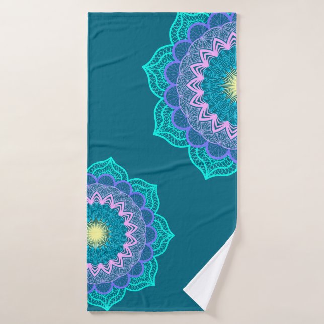Farbige Mandala auf blauem Hintergrund Badehandtuch (Badehandtuch)