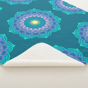 Farbige Mandala auf blauem Hintergrund Sherpadecke