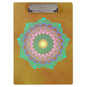 Farbige Mandala auf goldenem Hintergrund Klemmbrett