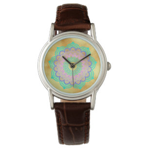 Farbige Mandala auf sanftem goldfarbenem Hintergru Armbanduhr