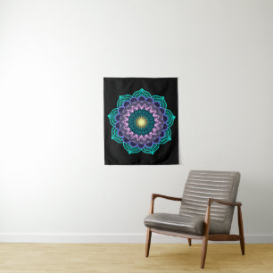 Farbige Mandala auf schwarzem Hintergrund Klein Wandteppich