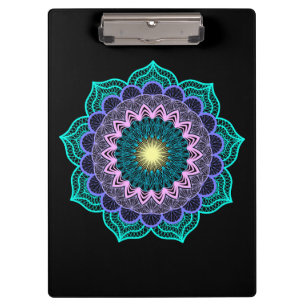 Farbige Mandala auf schwarzem Hintergrund Klemmbrett