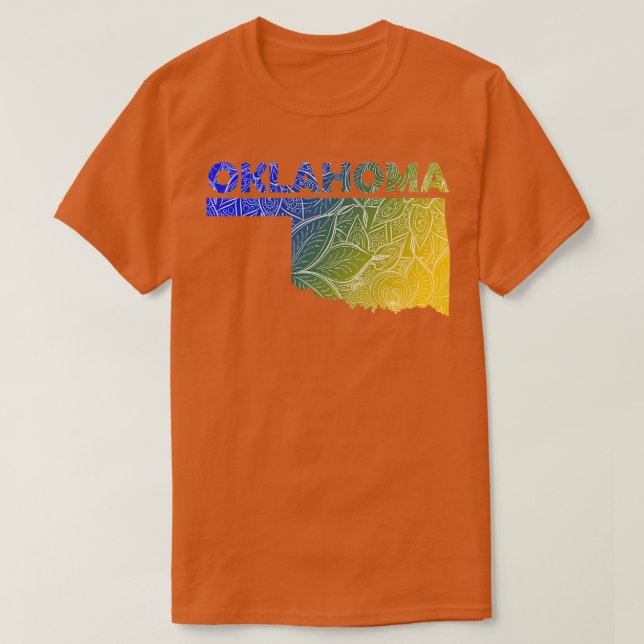 Farbige Mandala Kunstkarte von Oklahoma mit Text i T-Shirt (Design vorne)