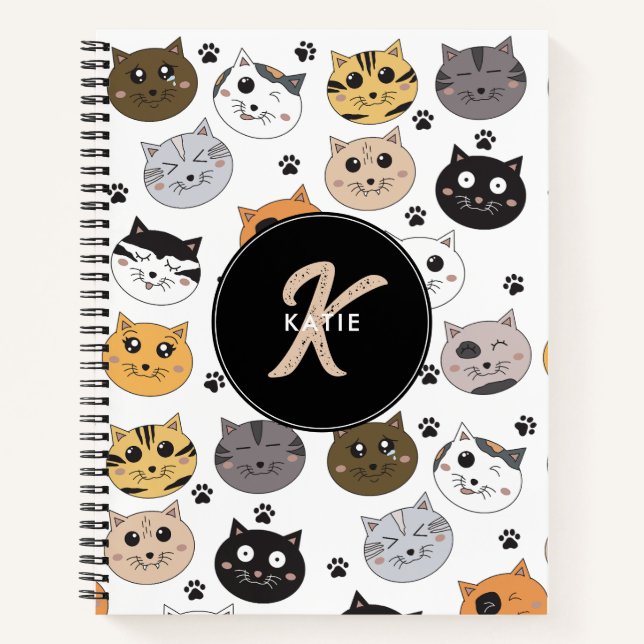 Farbige Niedliche Funny Cats & Paw Muster Monogram Notizbuch (Vorderseite)
