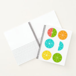 Farbige Orangen-Skizze und ausgekleidete Notizbuch