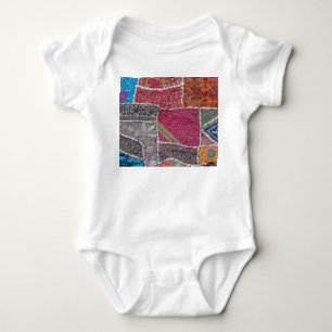 Farbige Patchwork-Teppiche Details Baby Strampler