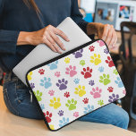 Farbige Paws, Muster, Hundeschlitten, Paw Prints Laptopschutzhülle<br><div class="desc">Niedliches,  lustiges und hübsches Muster mit bunten Pfoten. Modernes und trendiges Geschenk,  perfekt für den Hundeliebhaber in Ihrem Leben.</div>