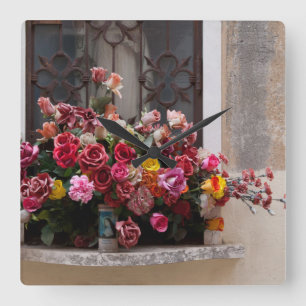 Farbige Rose aus Kunststoff Quadratische Wanduhr