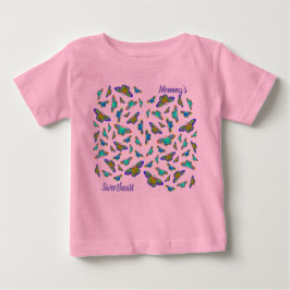 Farbige Schmetterlinge auf Babypink - Baby T - Shi T-shirt