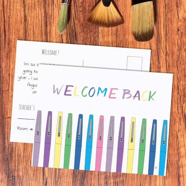 Farbige Stifte Willkommen zurück zur Postkarte der (Colorful pens , welcome back to school white postcard .)