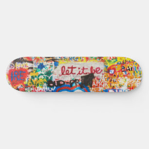 Farbige Streetart-Graffiti-Liebesheim-Herz Skateboard