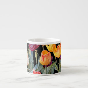 Farbige Tulpen, vor isoliertem schwarzen Hintergru Espressotasse