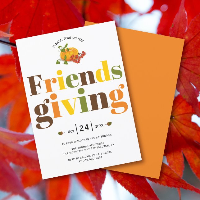 Farbige Typografie Pumkin Friendsgiving Einladung (Von Creator hochgeladen)