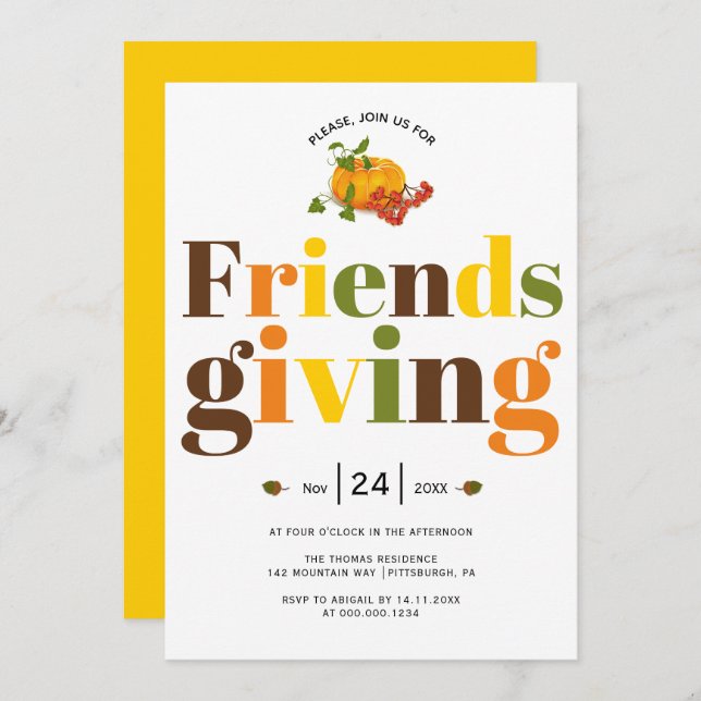 Farbige Typografie Pumkin Friendsgiving Einladung (Vorne/Hinten)