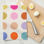 Farbige Vintage geometrische Punkte Geschirrtuch<br><div class="desc">Farbenfrohe Vintage geometrische Punkte - Retro-Design - cremeweißer Hintergrund und bunte Punkte in Rosa,  Gelb,  Grün,  Blau und Orange.</div>