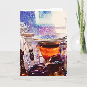 Farbige Vintage-Kunstglaserie auf Regal Karte