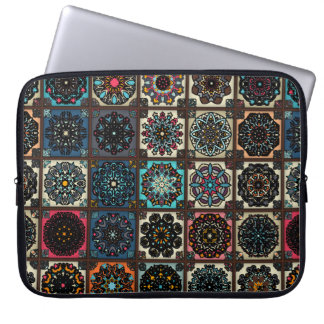 Farbige Vintage nahtlose Muster mit blumigen und Laptopschutzhülle