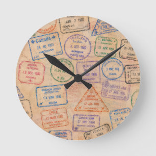 Farbige Vintage-Reisepass-Stempel, bunte Reise-Eph Runde Wanduhr