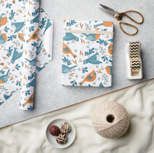 Farbige Vögel mit den Symbolen Winter und Weihnach Geschenkpapier (Kunsthandwerk)