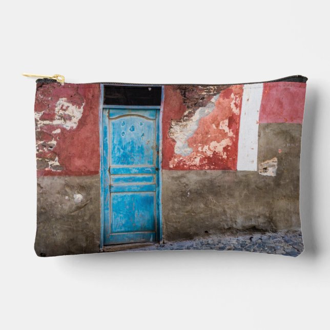 Farbige Wand mit blauer Tür Zubehörtasche (Vorderseite)