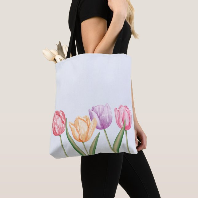 Farbige Wasserfarben-Tulpenblumen auf Hellblau (Von Nahem)