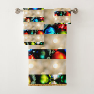 Farbige Weihnachtsbälle und weiße Lichter Streifen Badhandtuch Set