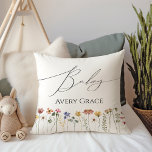 Farbige Wildblume mit Babyname Kissen<br><div class="desc">Diese farbenfrohe Wildblume mit dem Baby name throw Kissen ist perfekt für Ihre einfache, skurrile, boho Regenbogen Sommer Babydusche. Die hellen, zauberhaften Rosa-, Gelb-, Orange- und Goldfloralen verleihen diesem Produkt das Gefühl eines minimalistischen, eleganten und Vintagen Hippie-Frühlinggartens. Das moderne Design ist künstlerisch und zart und zeigt eine klassische erdige Wiese...</div>