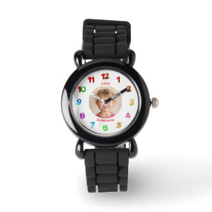 Farbige Zahlen Kinder beobachten Armbanduhr