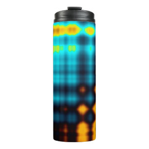 Farbiger abstrakter geometrischer Hintergrund mit Thermosbecher