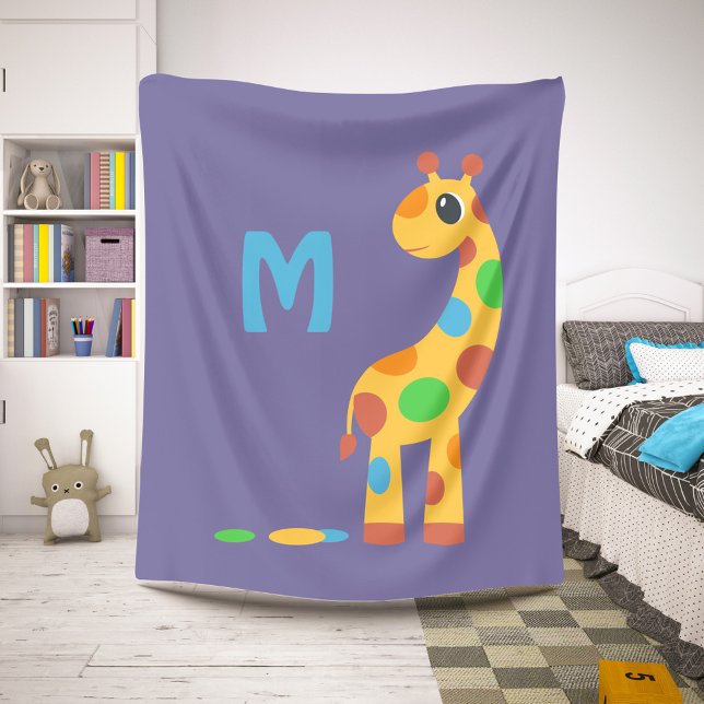 Farbiger Cartoon Giraffe Monogramm auf Lila Sherpadecke (Von Creator hochgeladen)