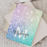 Farbiger Glitzer Hübsch Bokeh Mit Monogramm iPad Pro Cover<br><div class="desc">Dieses farbenfrohe,  bunt gestylte Glitzer-Muster lässt sich einfach mit Ihrem individuelle Name und/oder Monogramm personalisieren.</div>