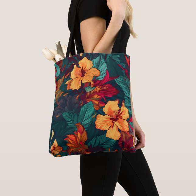 Farbiger Hibiskus, gelb-orange-grüne Blüte (Von Nahem)