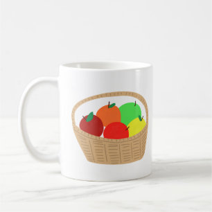 Farbiger Korb aus Weidengeflecht mit frischem Obst Kaffeetasse