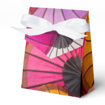 farbiger Schirm Gefallen Box