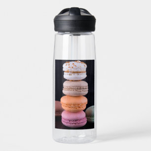 Farbiger Stapel französischer Macarons Trinkflasche