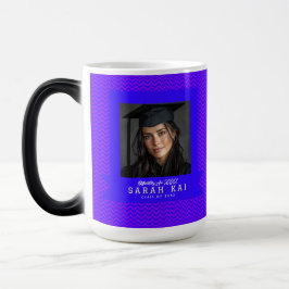 Farbiges Chevron-Muster Absolventen-Kaffeetasse Verwandlungstasse