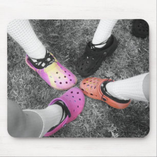 Farbiges Crocs u. weiche Schuhe Mousepad