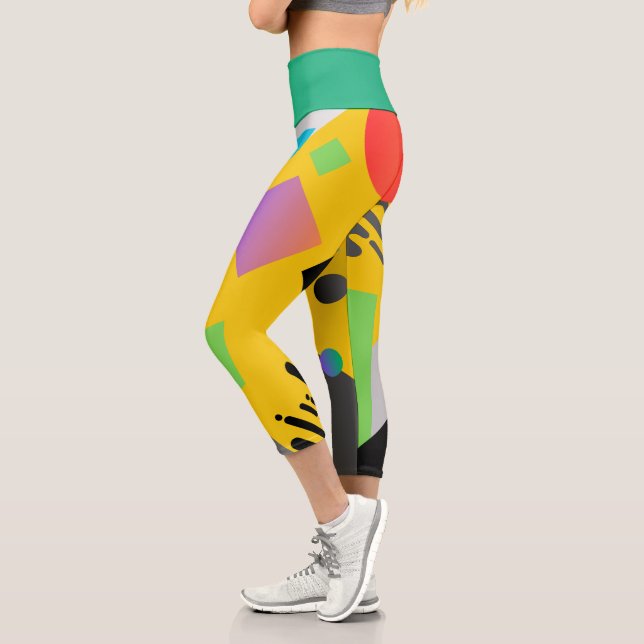 Farbiges geometrisches Retro-Muster Gelbgrün Niedl Capri Leggings (Links)
