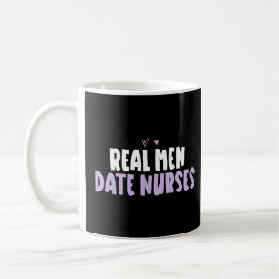 Farbiges Herz Real Men Date Nurses Sprichwort Kaffeetasse