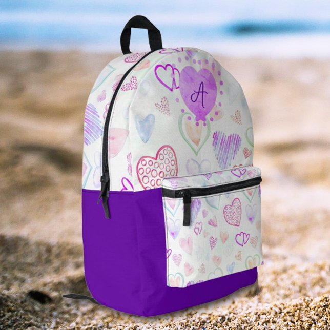 Farbiges Herzmuster und Anfangsbuchstaben Bedruckter Rucksack (A sweet colorful heart pattern backpack with initial letter monogram gift idea. )